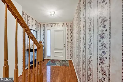 Entry Way - 660 Hunting Fields Rd, Middle River, MD 21220 photo 3 of 4