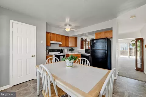 Dining - 660 Hunting Fields Rd, Middle River, MD 21220 photo 1 of 2