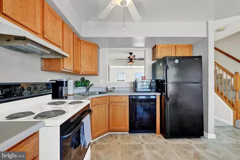 Kitchen - 660 Hunting Fields Rd, Middle River, MD 21220 photo 3 of 3