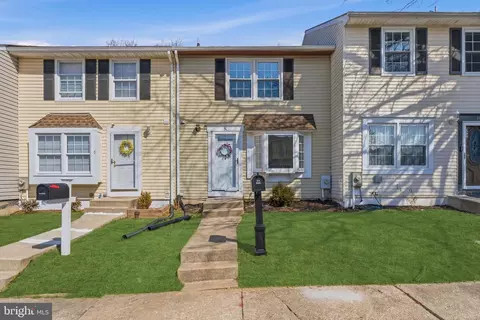 8 Bardia Ct, Rosedale, MD 21237