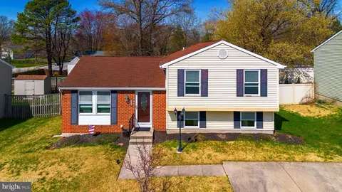 8802 Golden Tree Ln, Essex, MD 21221