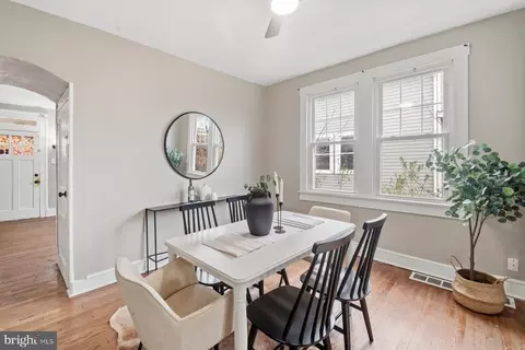 Dining - 5713 1st Ave, Halethorpe, MD 21227 photo 2 of 3