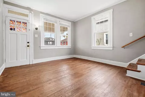 Living - 5713 1st Ave, Halethorpe, MD 21227 photo 1 of 5