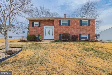 3 Veitch Ct, Nottingham, MD 21236