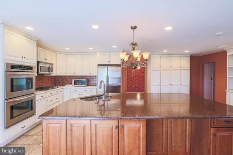 Kitchen - 14005 Foxland Rd, Phoenix, MD 21131 photo 7 of 8