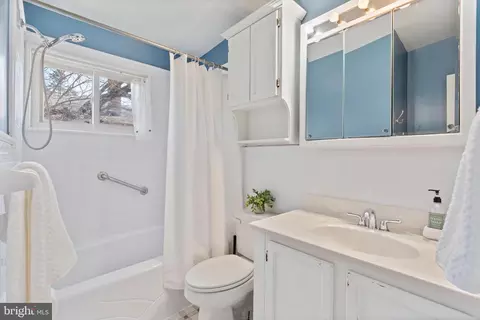 Bath - 1306 Brixton Rd, Baltimore, MD 21239 photo 2 of 4