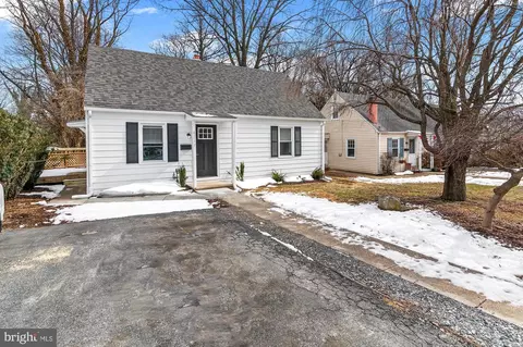 8517 Oakleigh Rd, Parkville, MD 21234