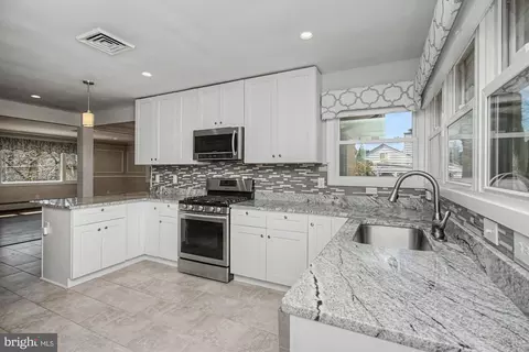 612 W Chesapeake Ave, Towson, MD 21204