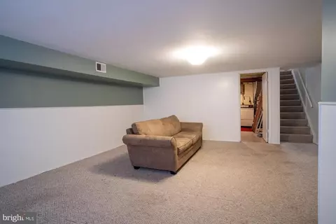 Living - 933 Elm Rd, Halethorpe, MD 21227 photo 2 of 2