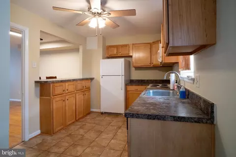 Entry Way - 933 Elm Rd, Halethorpe, MD 21227 photo 1 of 2