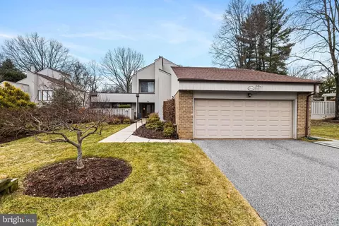 4 Regency Ct #4, Pikesville, MD 21208