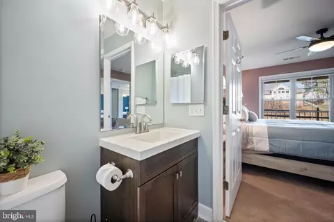 Bath - 2322 N Falls Gable Ln #N, Baltimore, MD 21209 photo 3 of 4