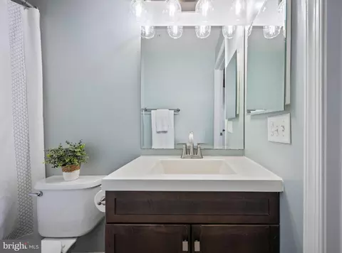 Bath - 2322 N Falls Gable Ln #N, Baltimore, MD 21209 photo 2 of 4