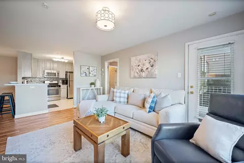 Living - 2322 N Falls Gable Ln #N, Baltimore, MD 21209 photo 4 of 5