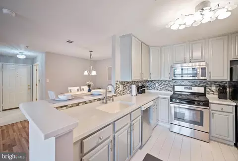 Kitchen - 2322 N Falls Gable Ln #N, Baltimore, MD 21209 photo 2 of 3