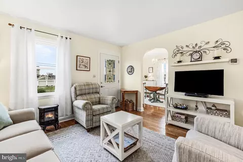 Living - 7227 Waldman Ave, Edgemere, MD 21219 photo 2 of 2
