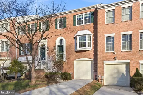15 Hewetson Ct, Lutherville Timonium, MD 21093