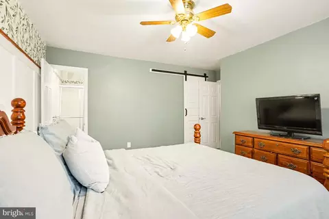 Bedroom - 139 Bourbon Ct, Parkville, MD 21234 photo 2 of 6