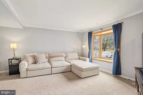 Living - 139 Bourbon Ct, Parkville, MD 21234 photo 2 of 5