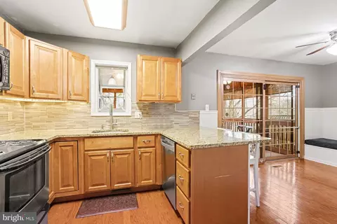 Kitchen - 139 Bourbon Ct, Parkville, MD 21234 photo 2 of 2