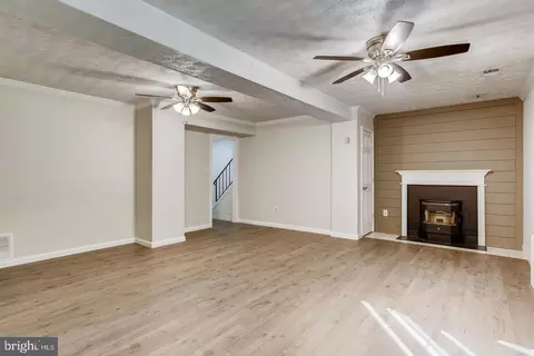 Living - 139 Bourbon Ct, Parkville, MD 21234 photo 4 of 5