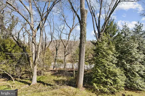 Exterior - 8029 Strauff Rd #5, Towson, MD 21204 photo 7 of 10