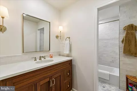 Bath - 8029 Strauff Rd #5, Towson, MD 21204 photo 3 of 3