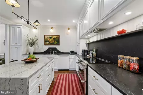Kitchen - 8029 Strauff Rd #5, Towson, MD 21204 photo 2 of 4