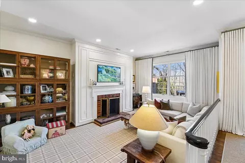 Living - 8029 Strauff Rd #5, Towson, MD 21204 photo 2 of 3