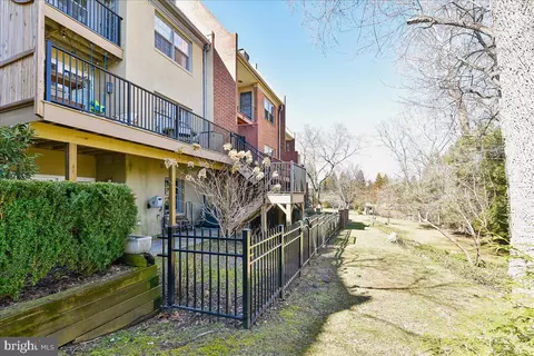 Exterior - 8029 Strauff Rd #5, Towson, MD 21204 photo 6 of 10
