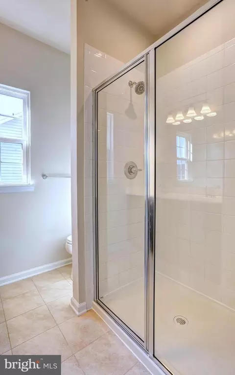 Bath - 1811 Wind Gate Rd, Baltimore, MD 21227 photo 2 of 3