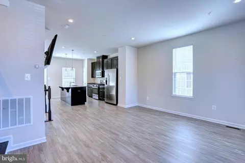 Entry Way - 1811 Wind Gate Rd, Baltimore, MD 21227 photo 3 of 11