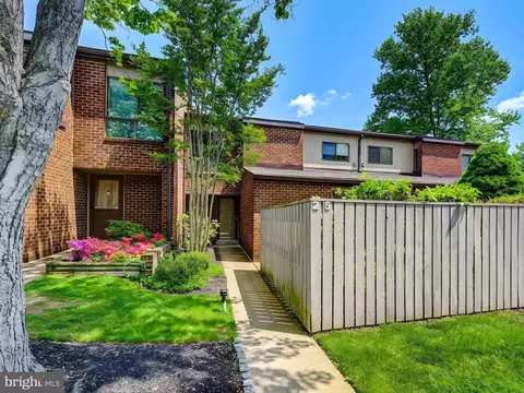 25 Saddle Ct #H, Pikesville, MD 21208