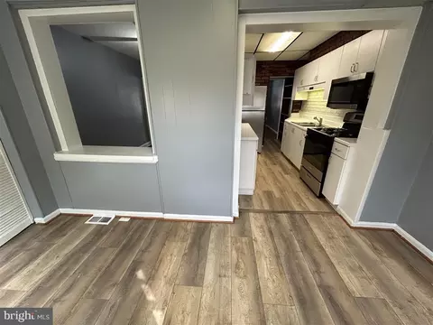 Entry Way - 8333 Kavanagh Rd, Dundalk, MD 21222 photo 3 of 8