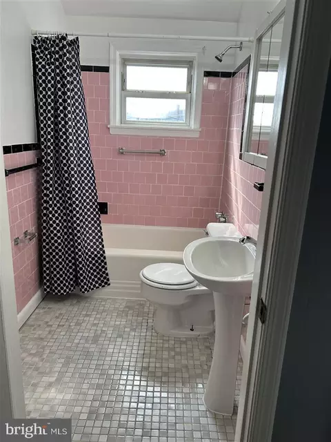 Bath - 8333 Kavanagh Rd, Dundalk, MD 21222 photo 2 of 4