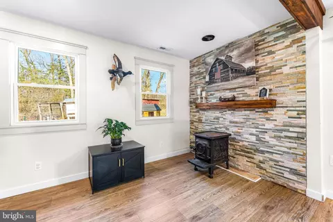 Entry Way - 6204 Ebenezer Rd, Middle River, MD 21220 photo 6 of 11