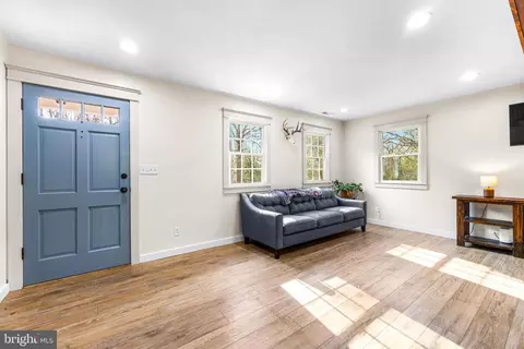 Entry Way - 6204 Ebenezer Rd, Middle River, MD 21220 photo 3 of 11