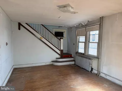 Living - 900 Northpoint Rd, Baltimore, MD 21224 photo 1 of 1