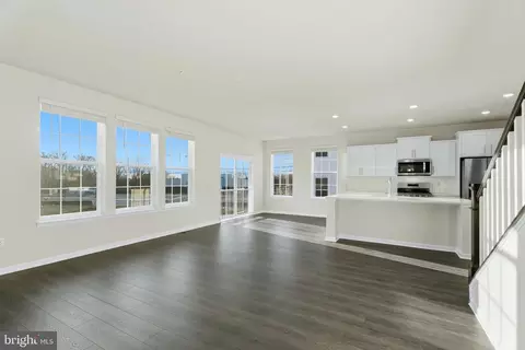 Living - 8101 Cypress Point Dr, Baltimore, MD 21237 photo 1 of 2
