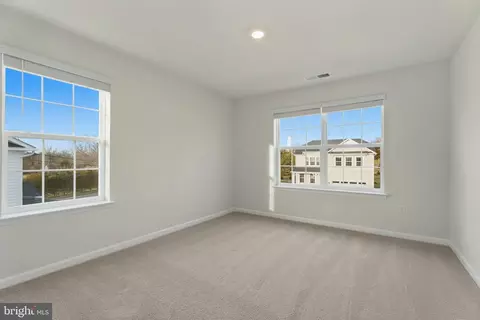 Bedroom - 8101 Cypress Point Dr, Baltimore, MD 21237 photo 3 of 4
