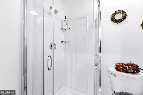 Bath - 9429 Barnside Ct, Perry Hall, MD 21128 photo 2 of 3
