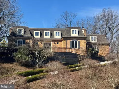 2102 Highland Ridge Dr, Phoenix, MD 21131