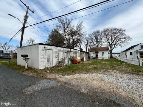 Exterior - 4327 Shore Rd, Sparrows Point, MD 21219 photo 1 of 2