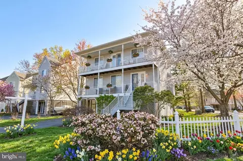 201 Mariners Point Dr, Middle River, MD 21220