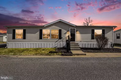 211 Kerria Ln, Middle River, MD 21220