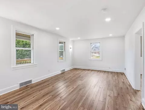 Living - 1224 Greystone Rd, Halethorpe, MD 21227 photo 3 of 5