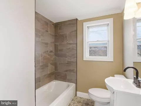 Bath - 1224 Greystone Rd, Halethorpe, MD 21227 photo 2 of 4