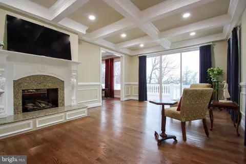 Living - 2011 Highland Ridge Dr, Phoenix, MD 21131 photo 6 of 9