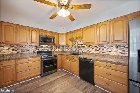 Kitchen - 8626 Wise Ave, Dundalk, MD 21222 photo 2 of 4