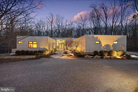 2923 Woodvalley Dr, Pikesville, MD 21208